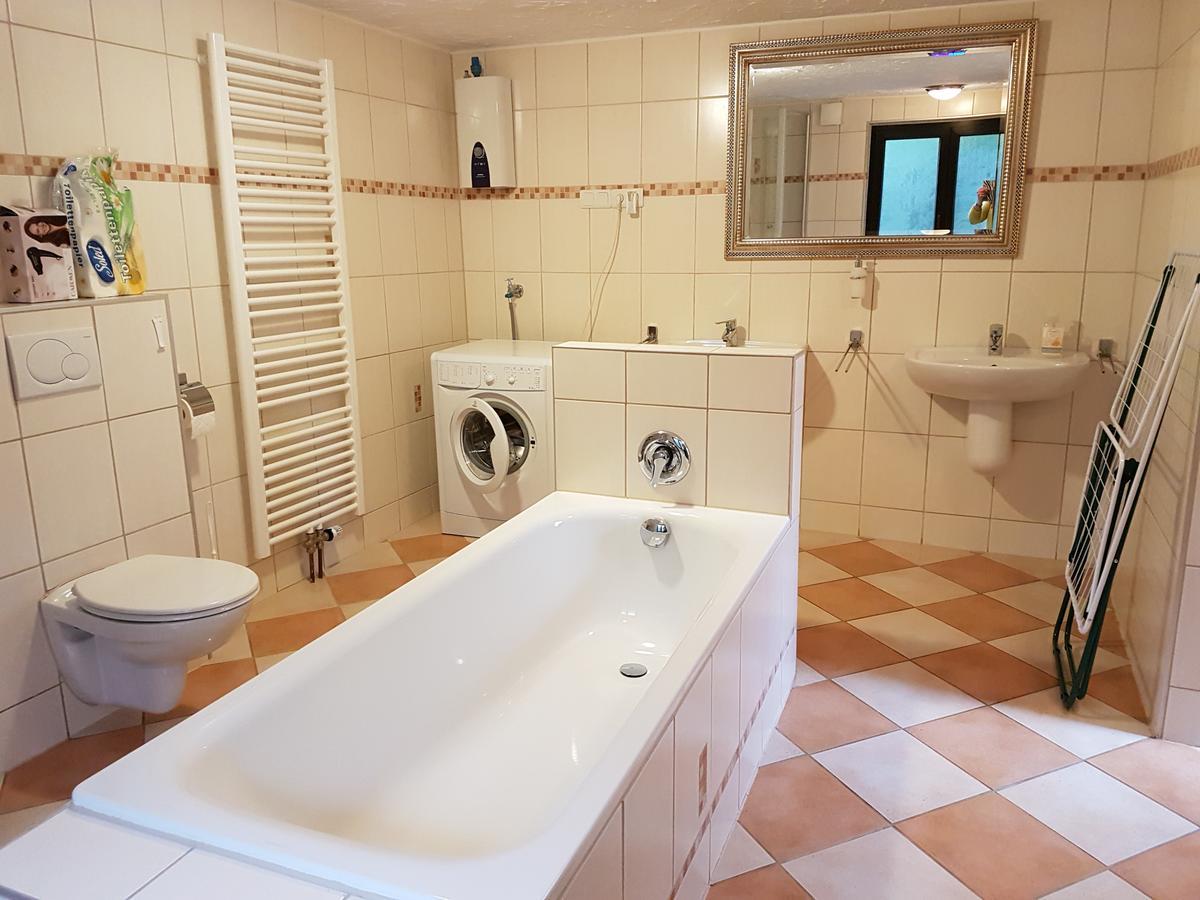Haus Am Bachgasse - Haus Von 1777 Mit Sauna Zell an der Mosel Eksteriør bilde